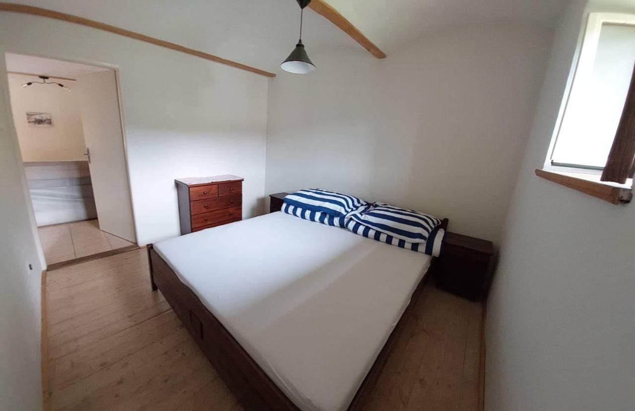 Apartman U Kastanu Chvalec Buitenkant foto